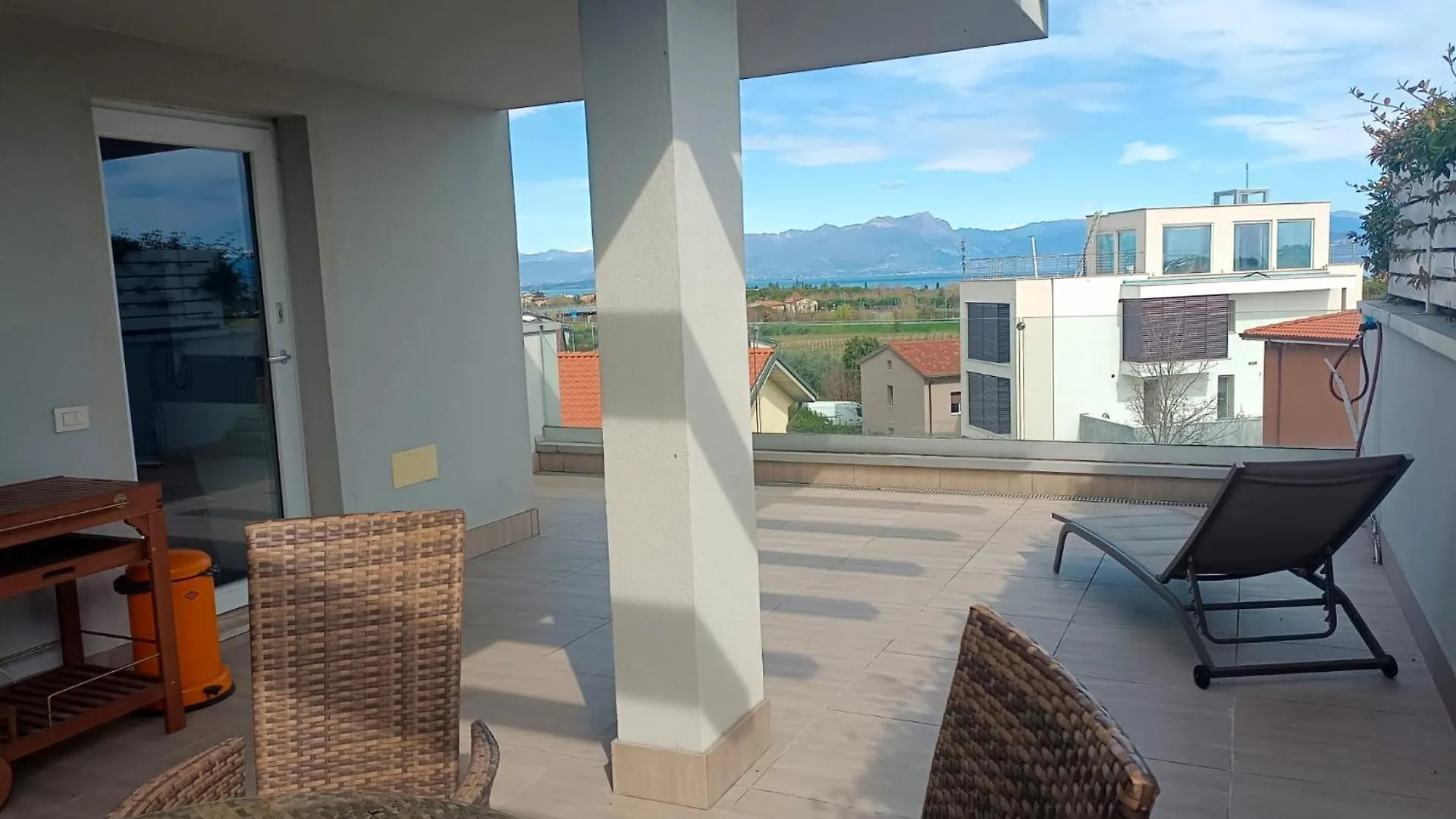 The Terrace On The Lake - Apartment With Pool location